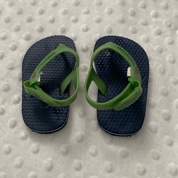 Baby Gap Baby Slippers (0-3mons) - Picture 2 of 4